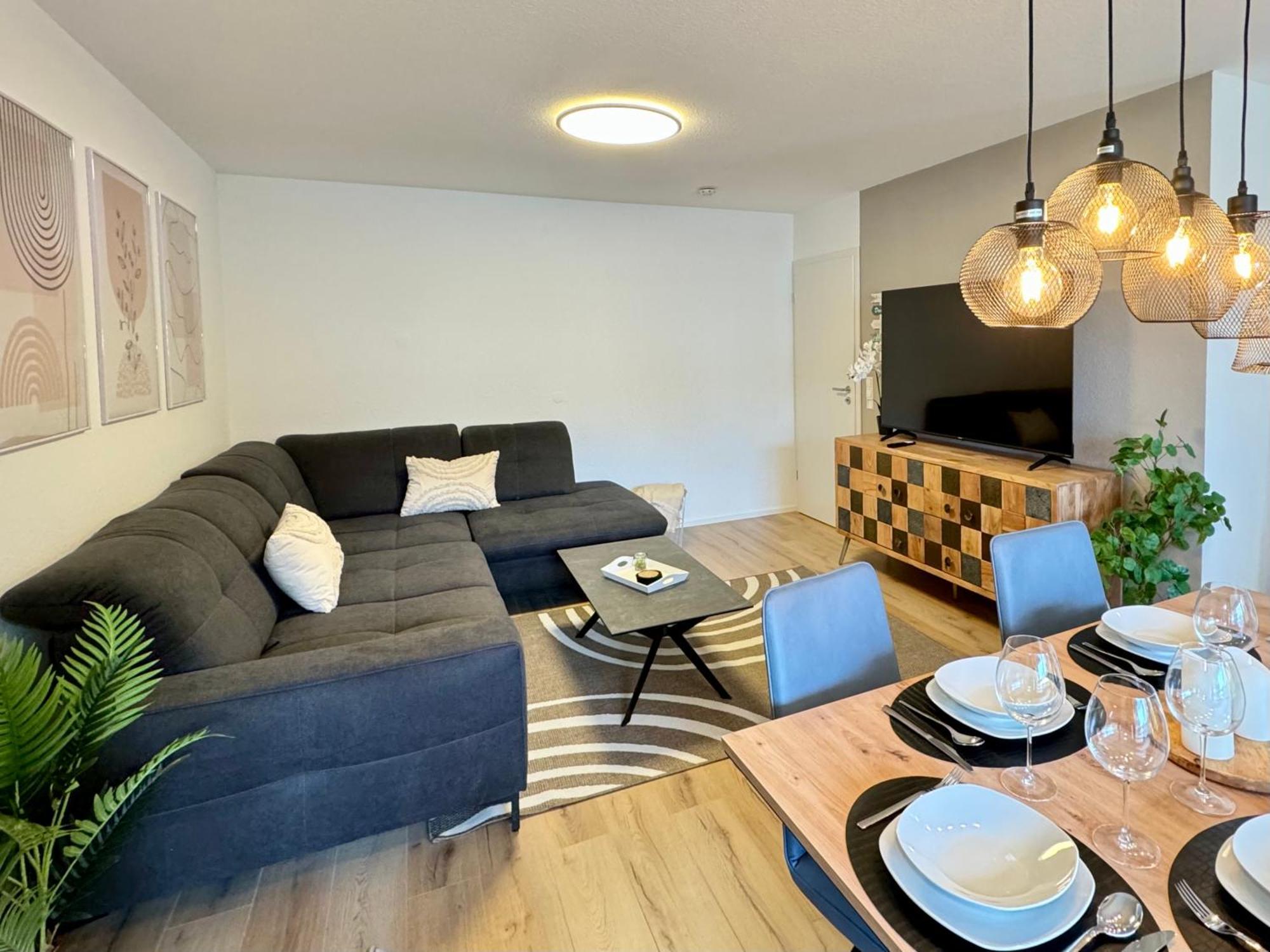 3 Zimmer Apartment, 90 Qm, Ruhig Und Zentrumsnah, Max 6 Pers, 15 Qm Balkon , Private Garage, Internet 1000 Mbit Sindelfingen Exterior photo