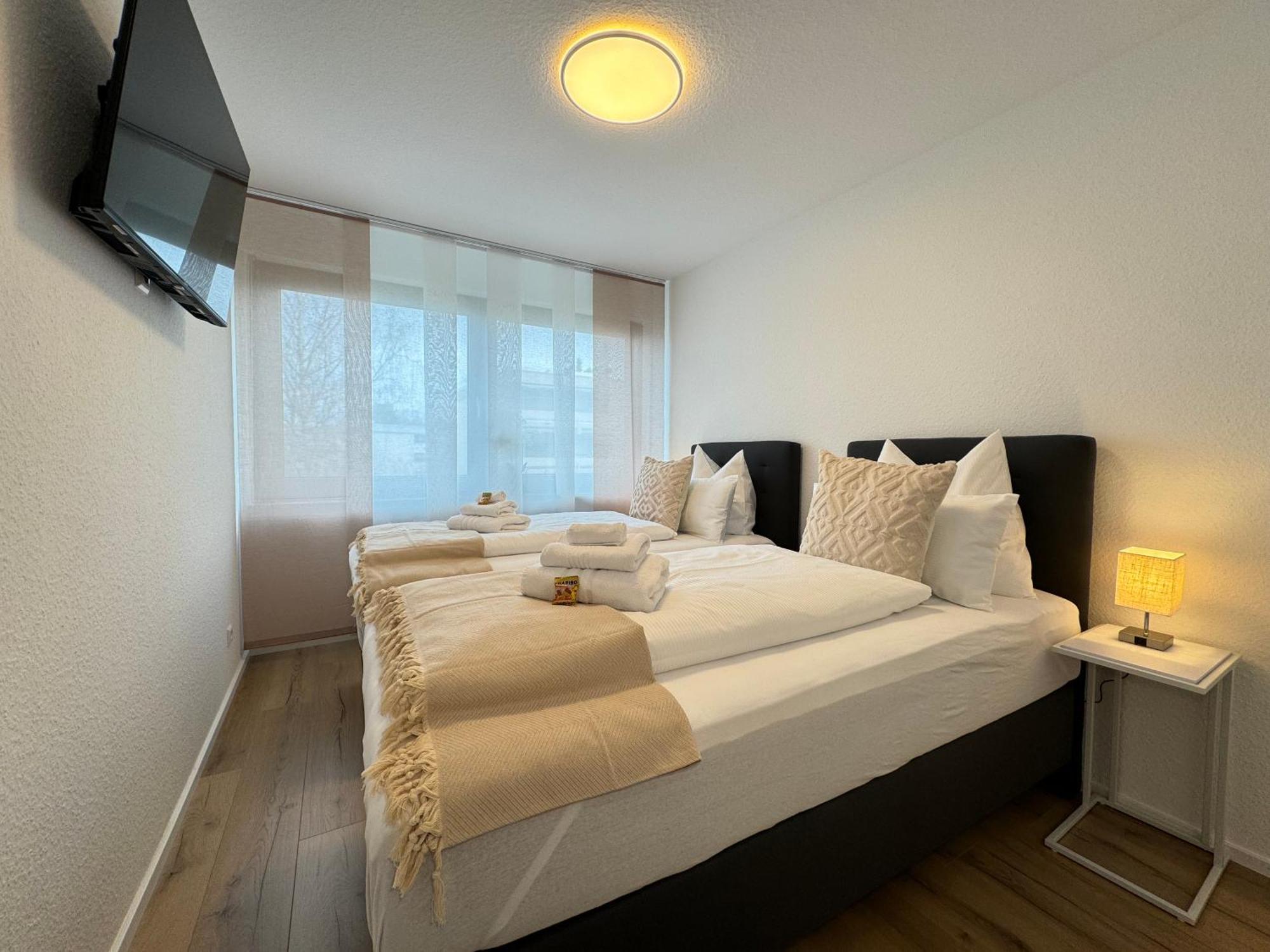 3 Zimmer Apartment, 90 Qm, Ruhig Und Zentrumsnah, Max 6 Pers, 15 Qm Balkon , Private Garage, Internet 1000 Mbit Sindelfingen Exterior photo